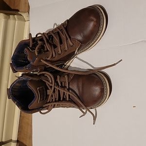 Boys shoes